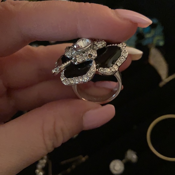 Women’s Rhinestone Flower Ring - Picture 2 of 3